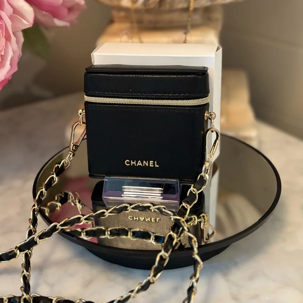 NIB Black mini casa Crossbody Bag with Gold Chain - Picture 2 of 10